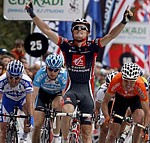 Luis Leon Sanchez wins the opening stage of the Vuelta al Pais Vasco 2009